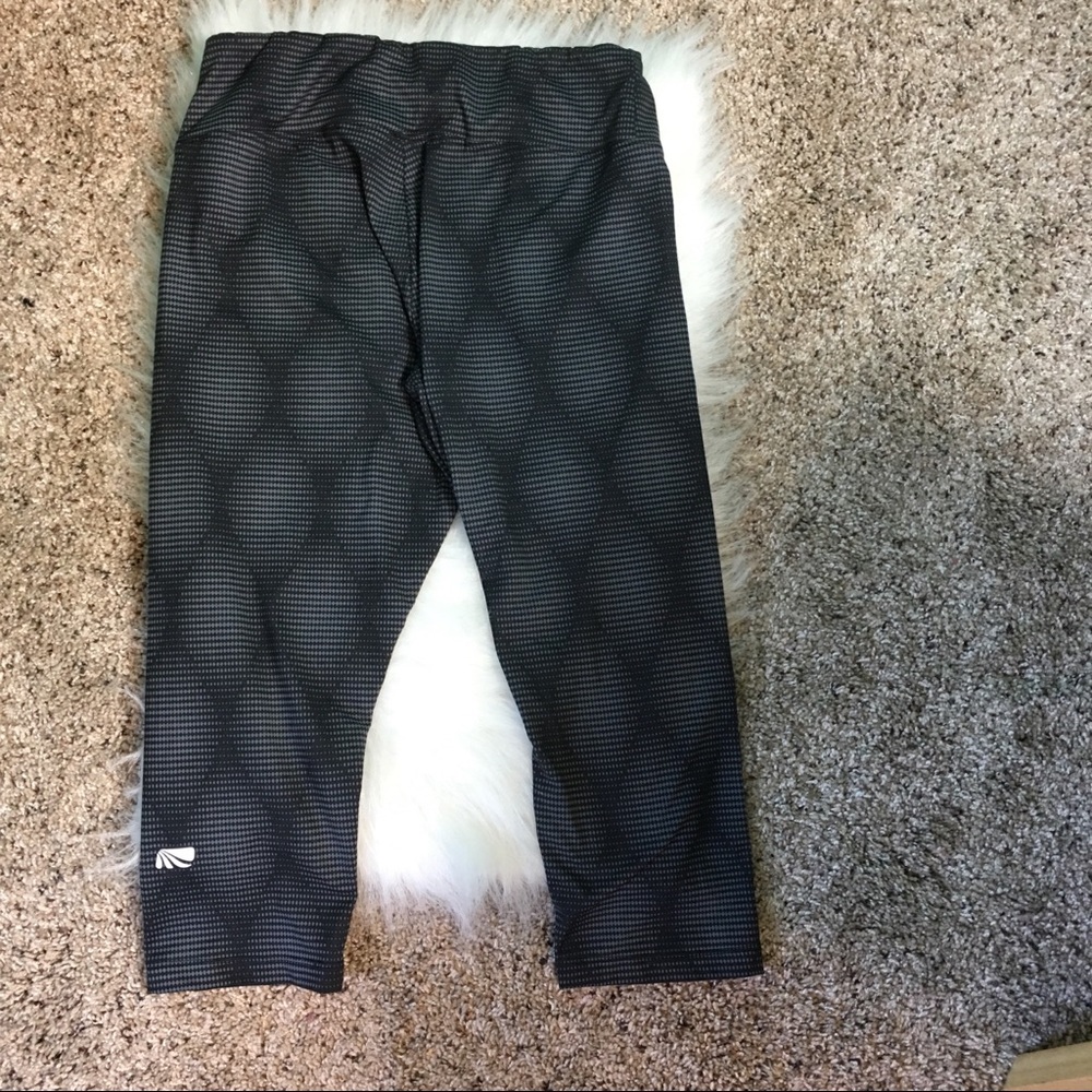 EUC Capri Workout Pants - Picture 4 of 6